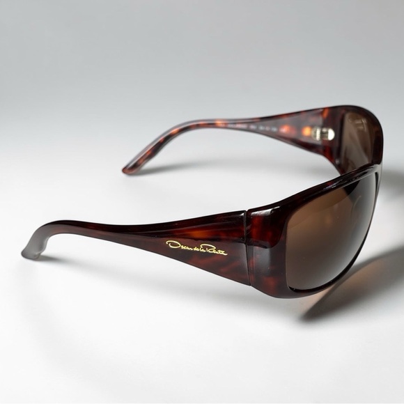 Oscar de la Renta Accessories - Oscar de la Renta wraparound shield style tortoise shell dark brown sunglasses